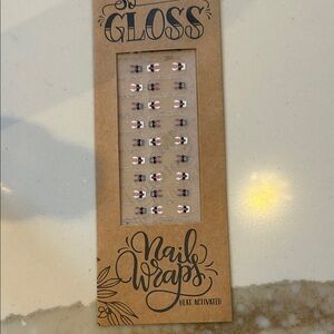 Hear activated Nail Wraps, llamas wearing sunglasses